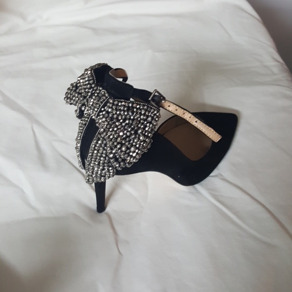 Shoes - Picture 3 of 8